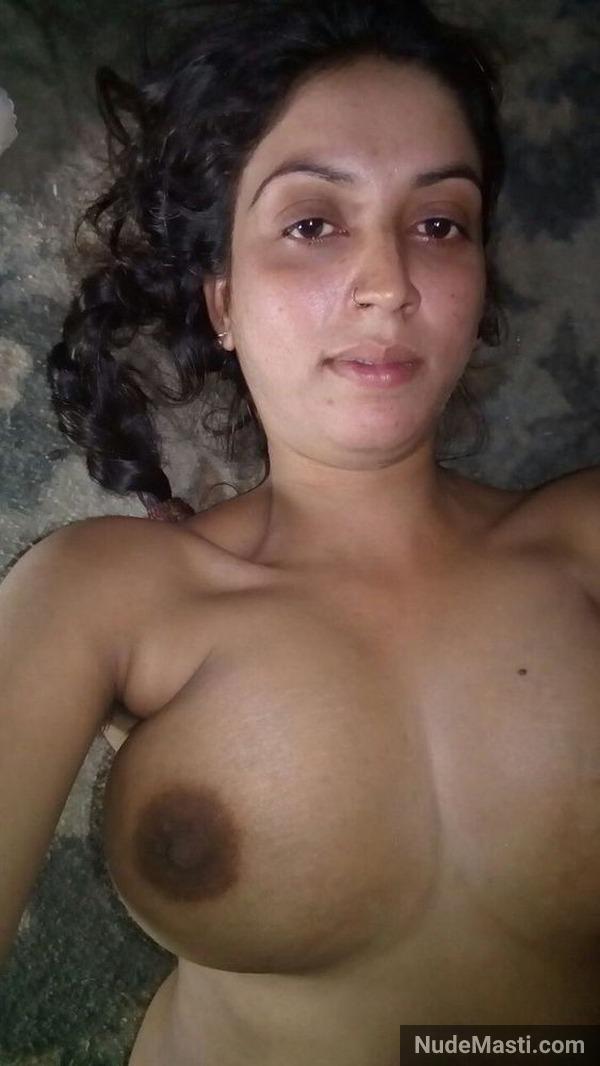 Horny desi village bhabhi naked pic
